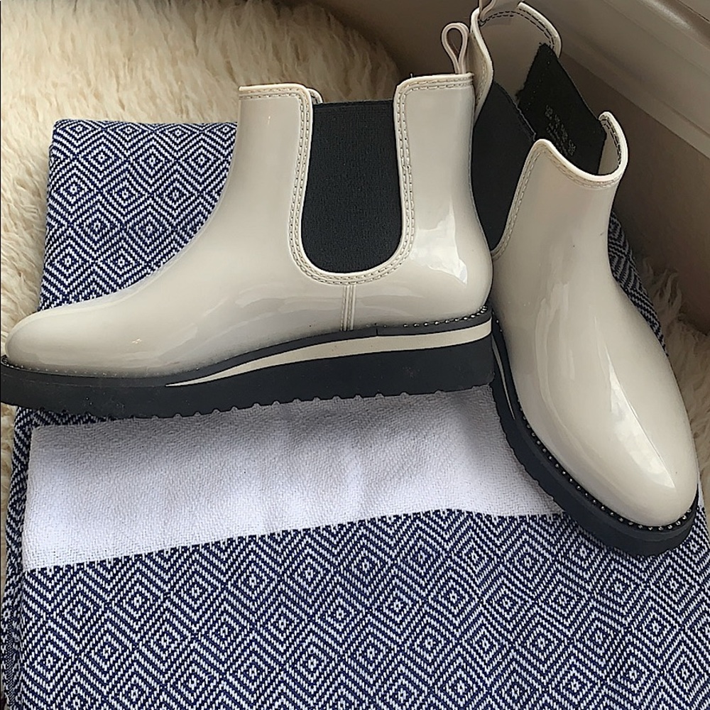 Super cute Naturalizer booties